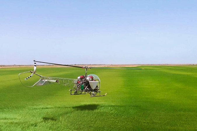Arrivée du premier hélicoptère, qui nécessitera plus de 10 mois de démarches administratives.
 